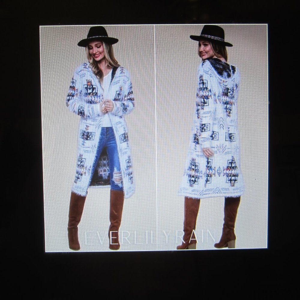 BRAND NEW - Soft & Fuzzy Aztec Print Cardigan - EVERLILY RAIN